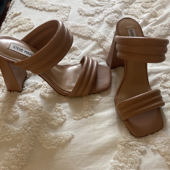 Never worn tan Steve Madden heels - Picture 2 of 2